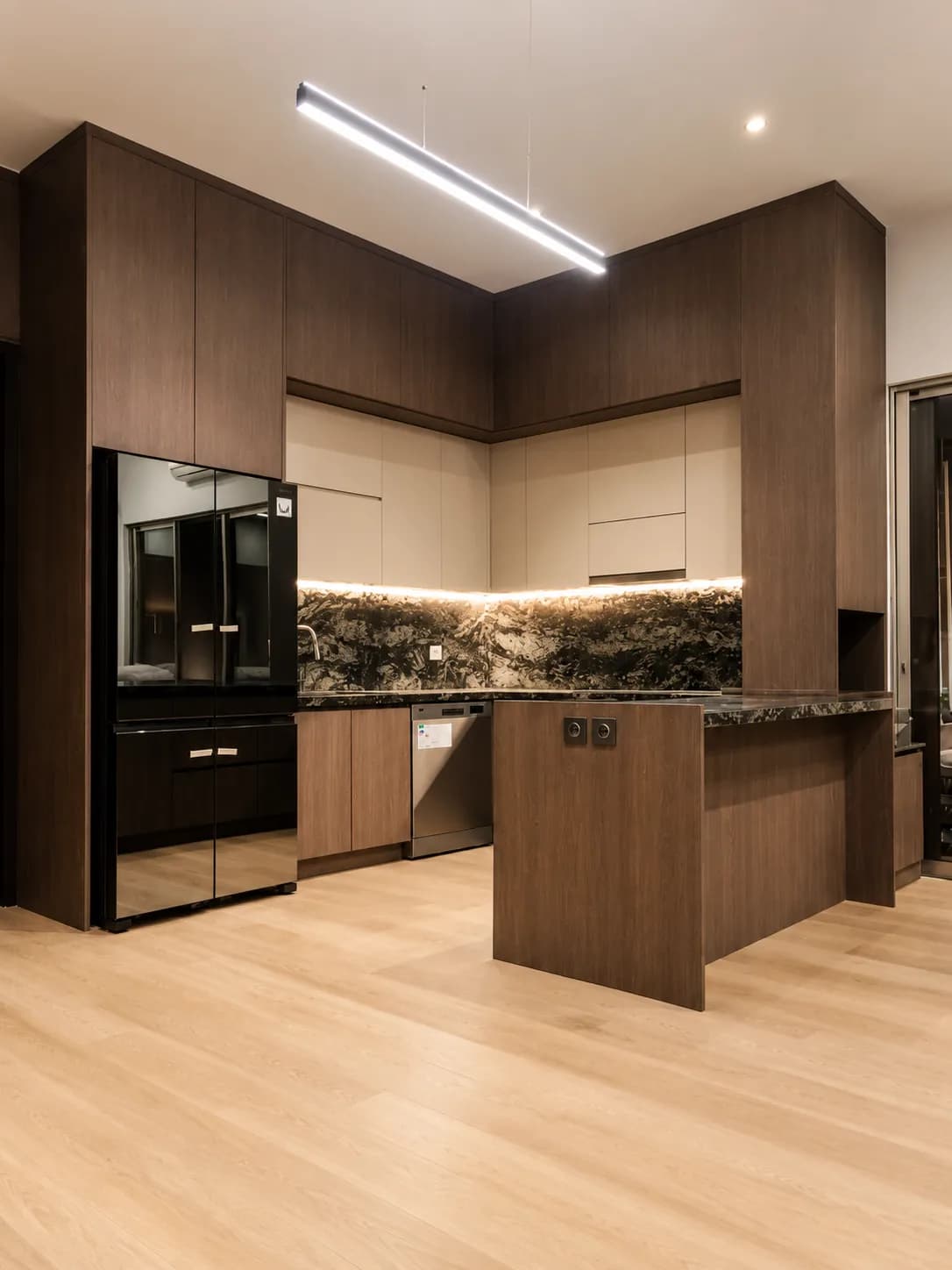 Proyek Luxury Kitchen Set di PIK 2, Tangerang oleh Simetris Desain